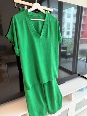 V-Neck Short Sleeve Top in Bright Green